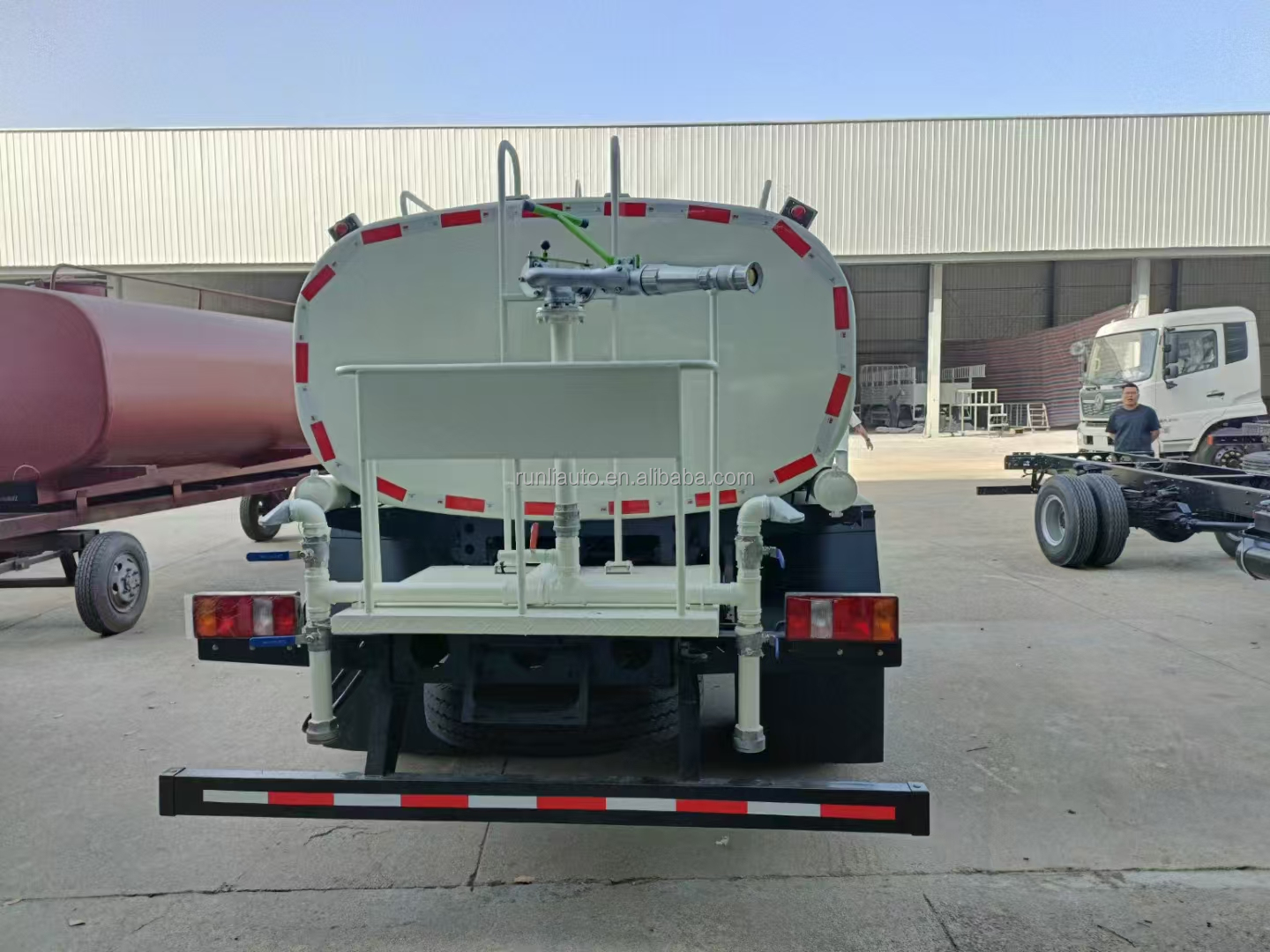 Factory HOWO 5000Litres~10000Litres Water Spray Bowser Sprinkler Truck Watering Cart Water Tank Truck Water Tanker Trucks