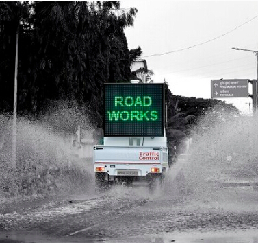 Outdoor Led Message Board For Car 8 Level Auto Dimming Car Park Guidance Barrier Signs