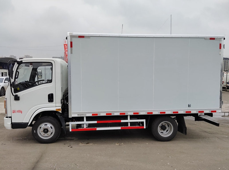 Dongfeng 1Ton Light Cargo Truck 4x2 Drive Wheel Euro 5 Air Suspension Reverse Shift Number 2