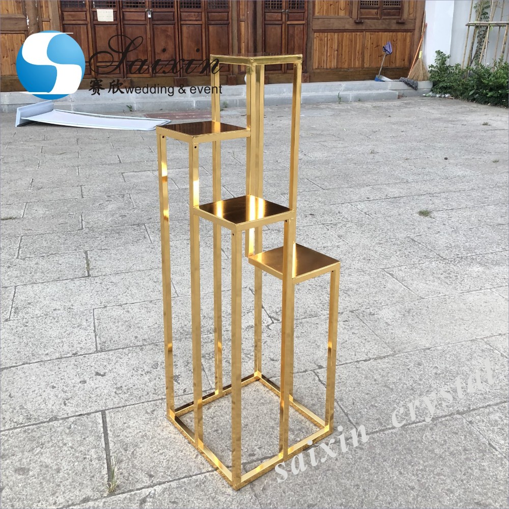 Outdoor Wedding Flower Stand Metal Floral Arrangement Stand White Geometric Trumpet