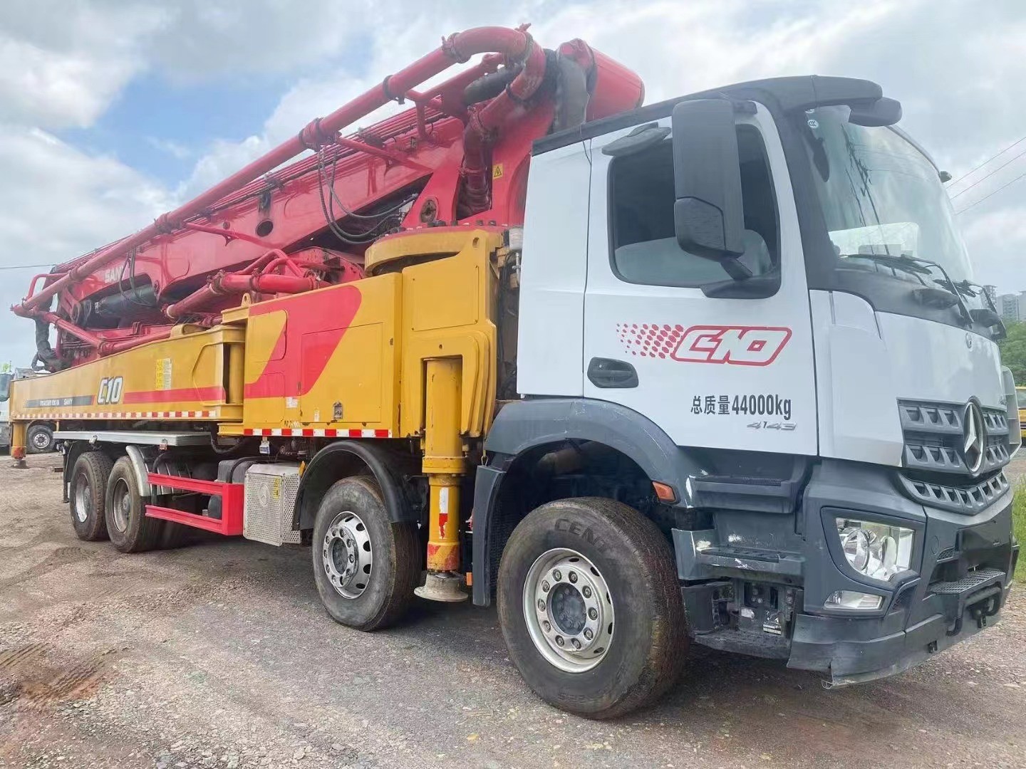 2021 62m Mercedes chassis Efficiency Diesel Engine Concrete Pump Truck Parts 350bar Maximum Pressure White Yellow Red
