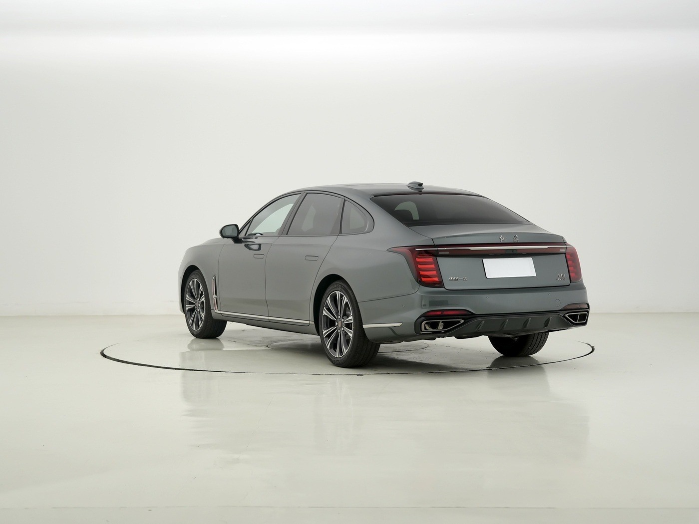 252 Horsepower 2.0t H9 Hongqi Chinese Car Fuel Saving Business Space