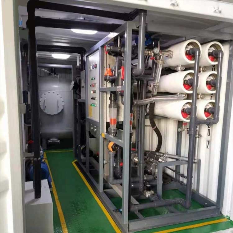 UPVC SS Desalination Reverse Osmosis Equipment For Drinking Water Container Moveable Salt Water Purification Plant