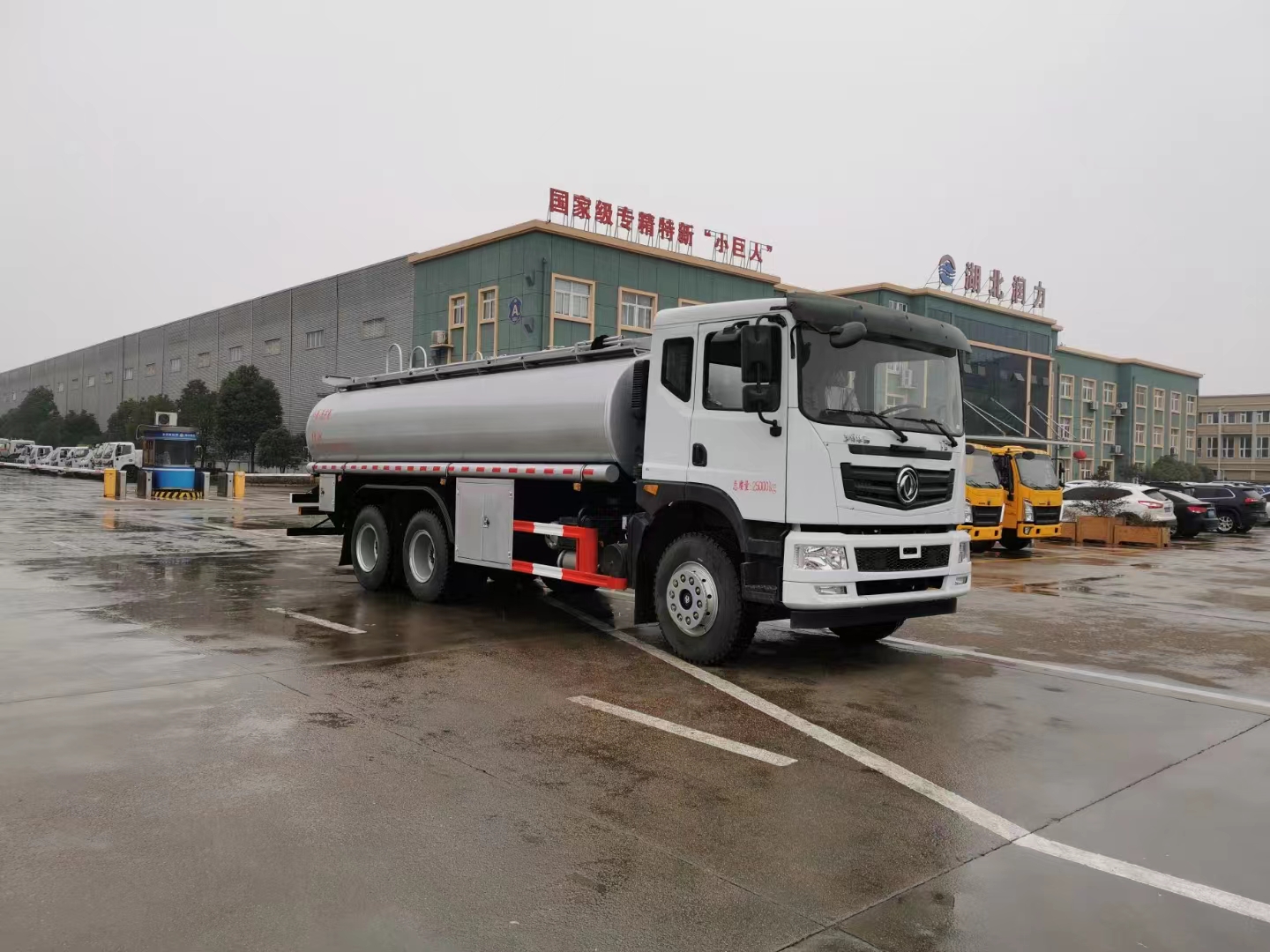 10 Tire LPG Tanker Truck 25000 Liter Fuel Transfer Tank Truck 6x4 Drive Wheel