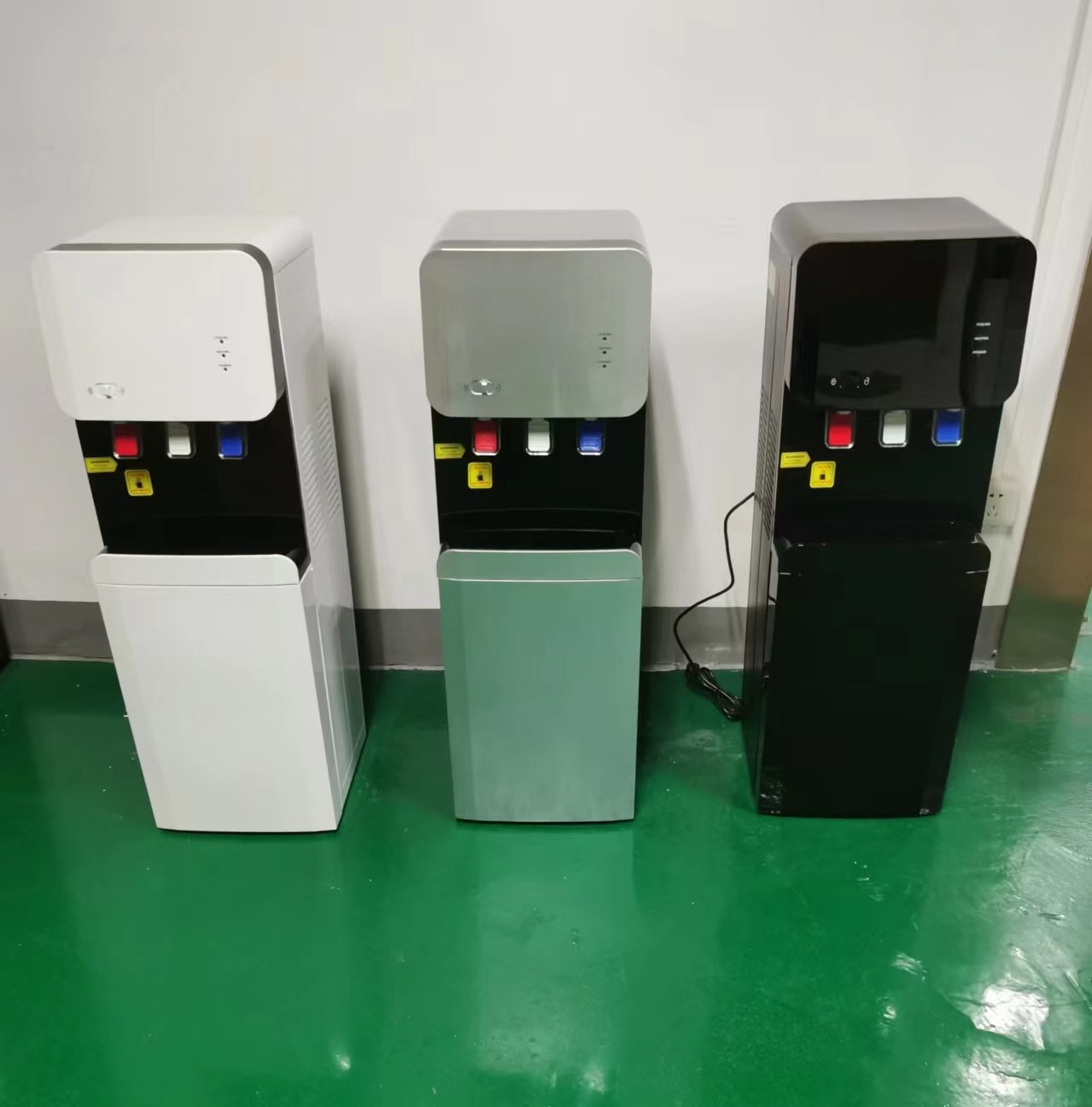 Silver Drinking Water Dispenser For Hydration Voltage 220V/50Hz Or Customized