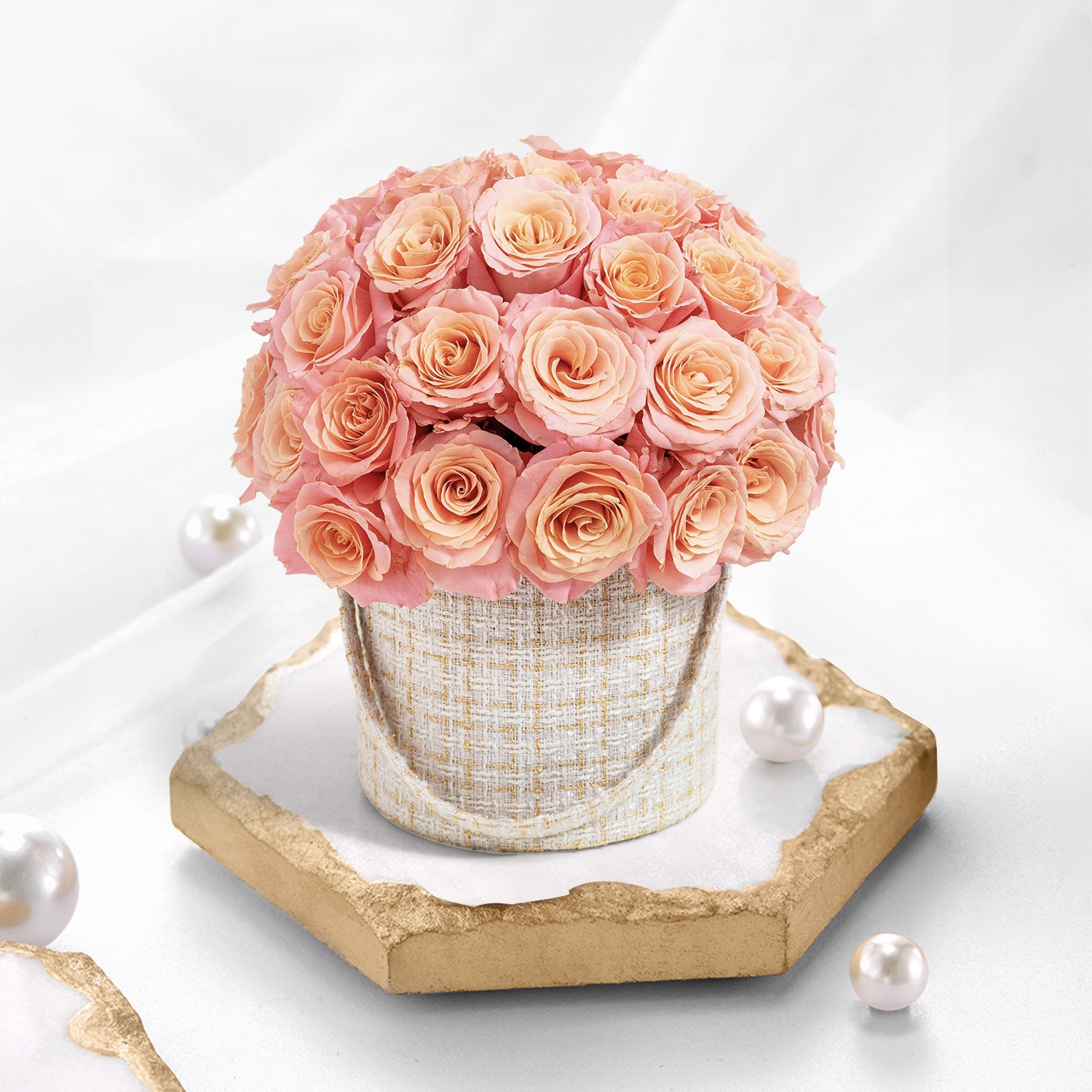 Sample Custom Made Luxury Fashion Fabric Hand-held Circle Round Flower Gift Packing Box