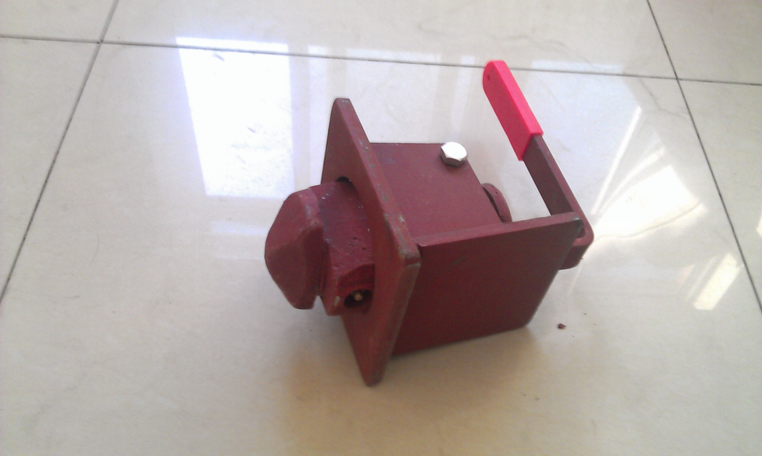 Semi Trailer Double Container Trailer Twistlock Twist Lock Front Pin Lock Trailer Parts Red and Black