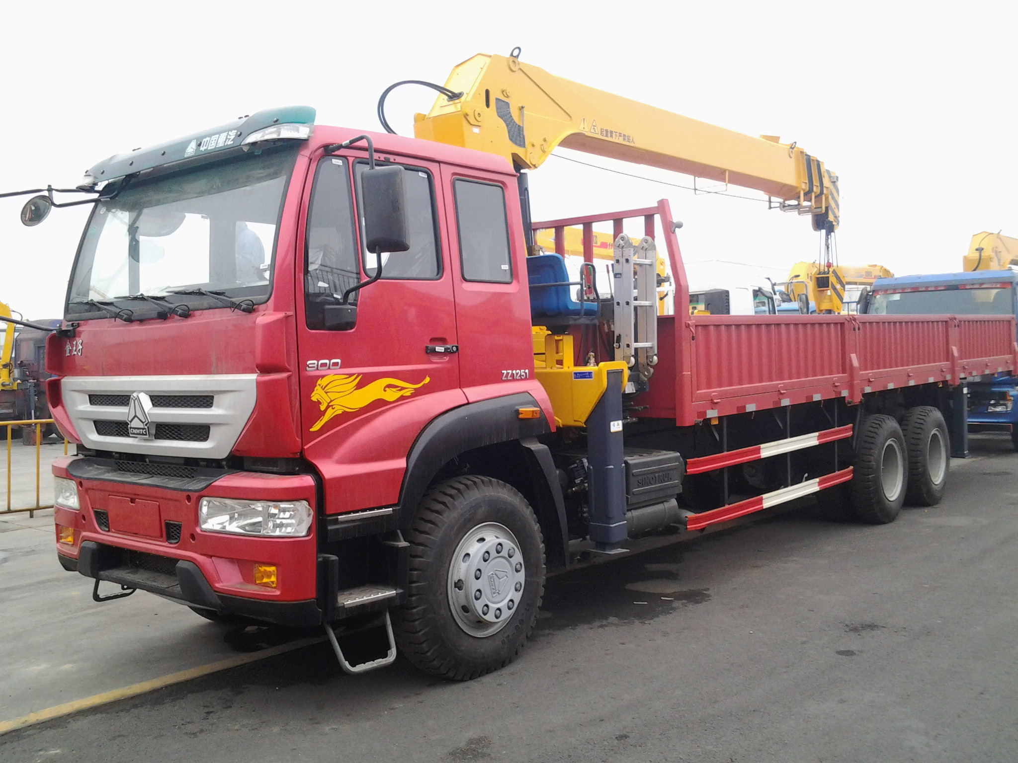 Sinotruk Howo Xcmg 12 Tons Lorry Mounted Crane 6x4 Straight Arm 17m With Warranty