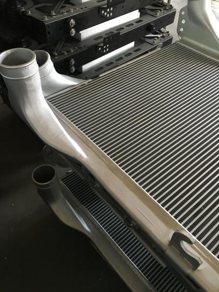 Aluminum high performance automotive radiator for truck air to air heat