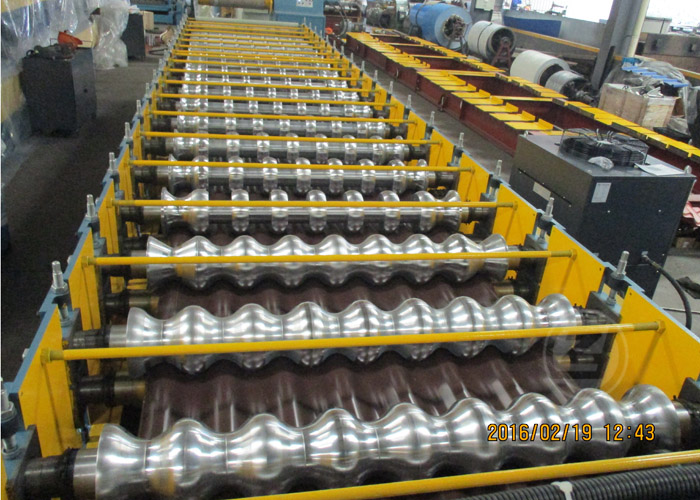 235Mpa1219mm Width Metal Metal Roll Forming Machine With Stacking