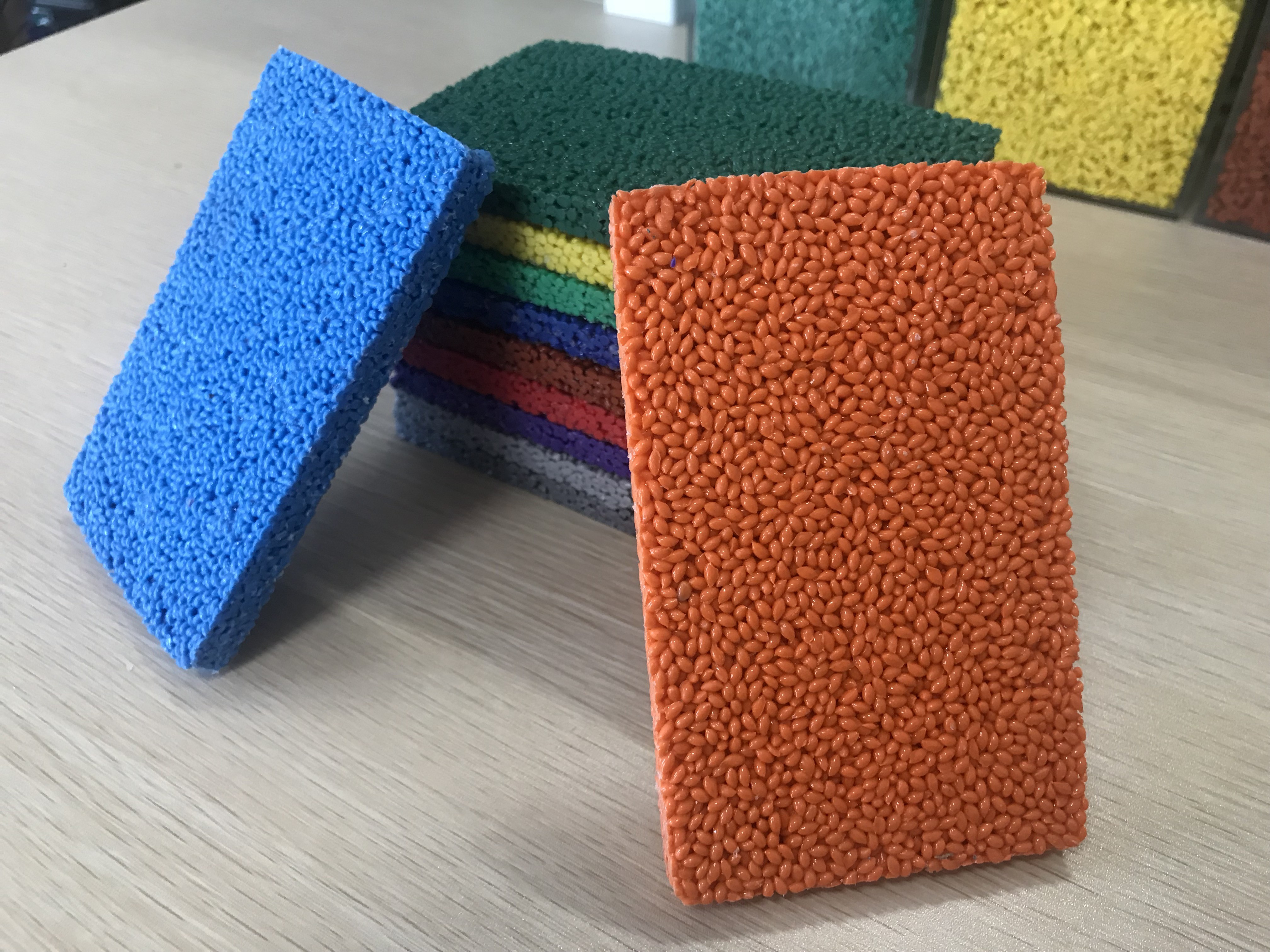 IAAF Anti Slip Colored Rubber Granules For Sports Court