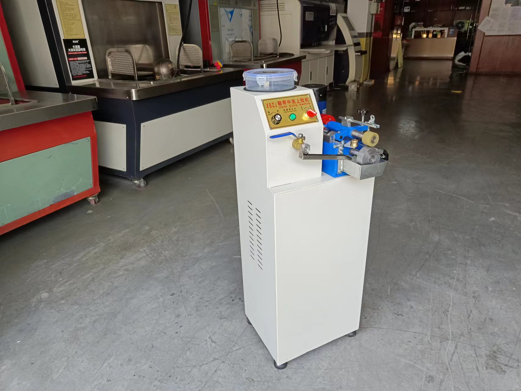 Intelligent Insole Automatic Latex Gluing Machine Adjustable Speed Leather Pasting Machine