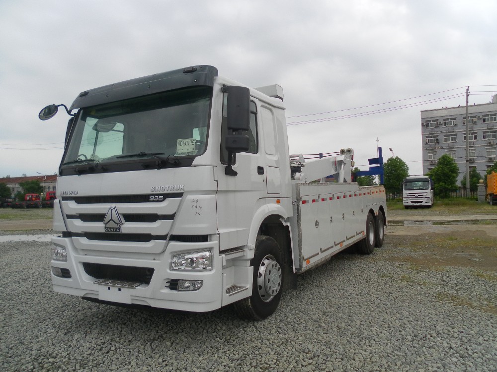 3 axles HOWO 6*4 recovery truck lorry crane for sale