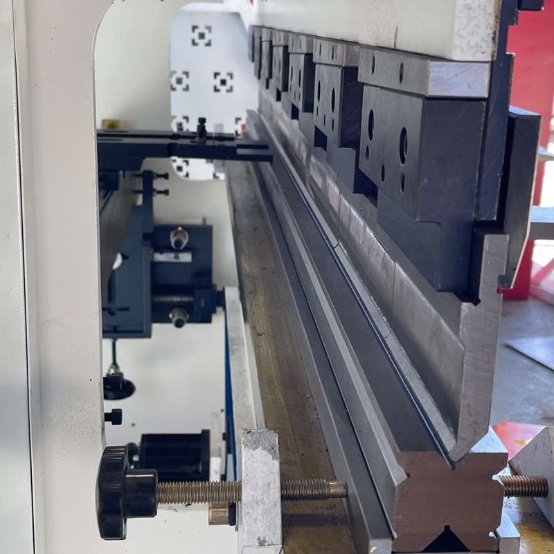 WC67Y-30T1600 Hydraulic Bending Machine Customizable Solution For Your Manufacturing Process