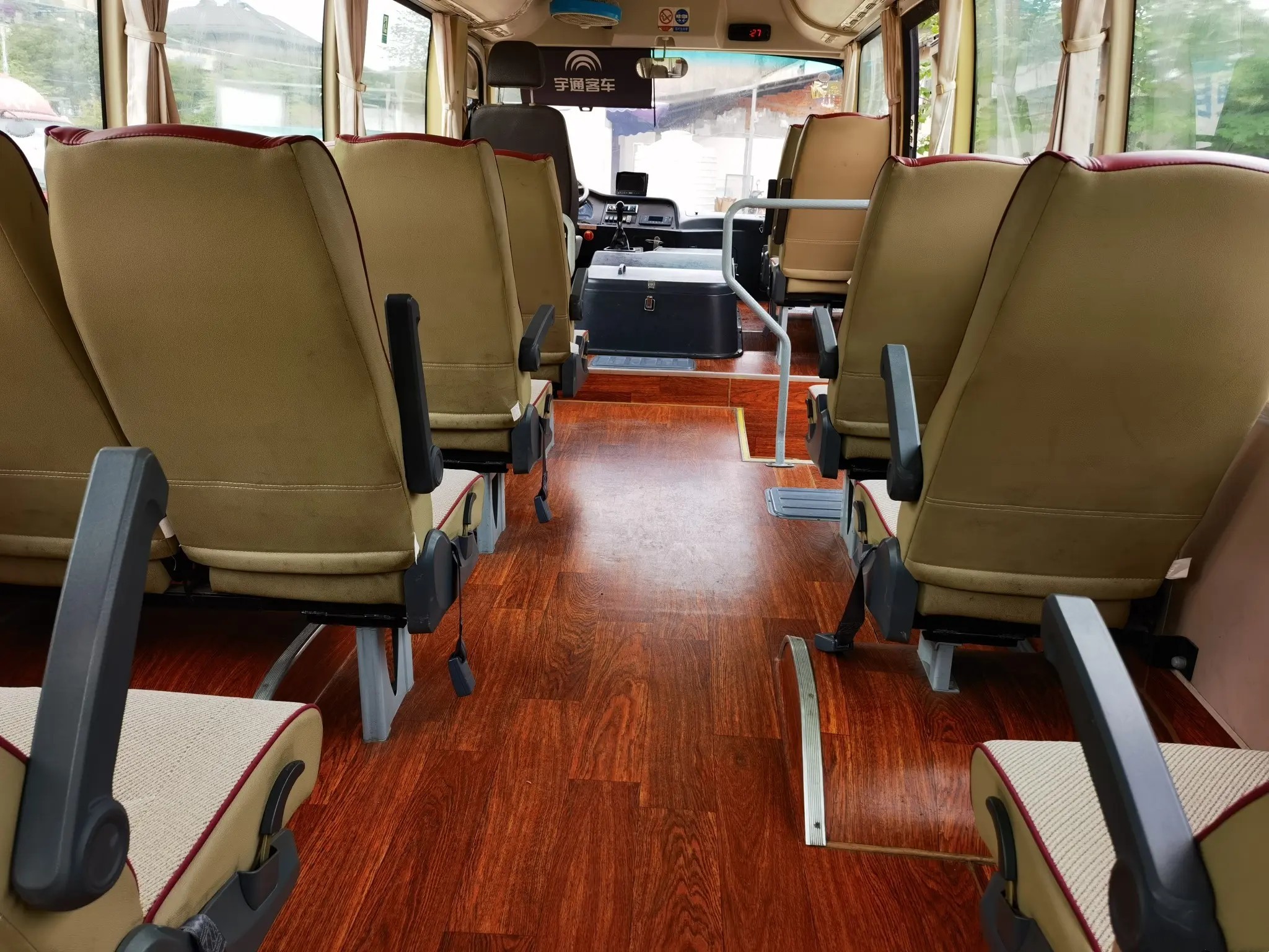 Used 16 Seater Minibus 2016 Year Front Engine 19 Seats Sliding Window LHD/RHD 2nd Hand Yutong Bus ZK6729D