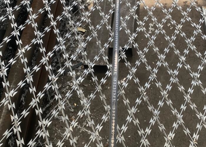 High Strength Galvanized Anti-Climb Welded Barbed Razor Wire Mesh Fence