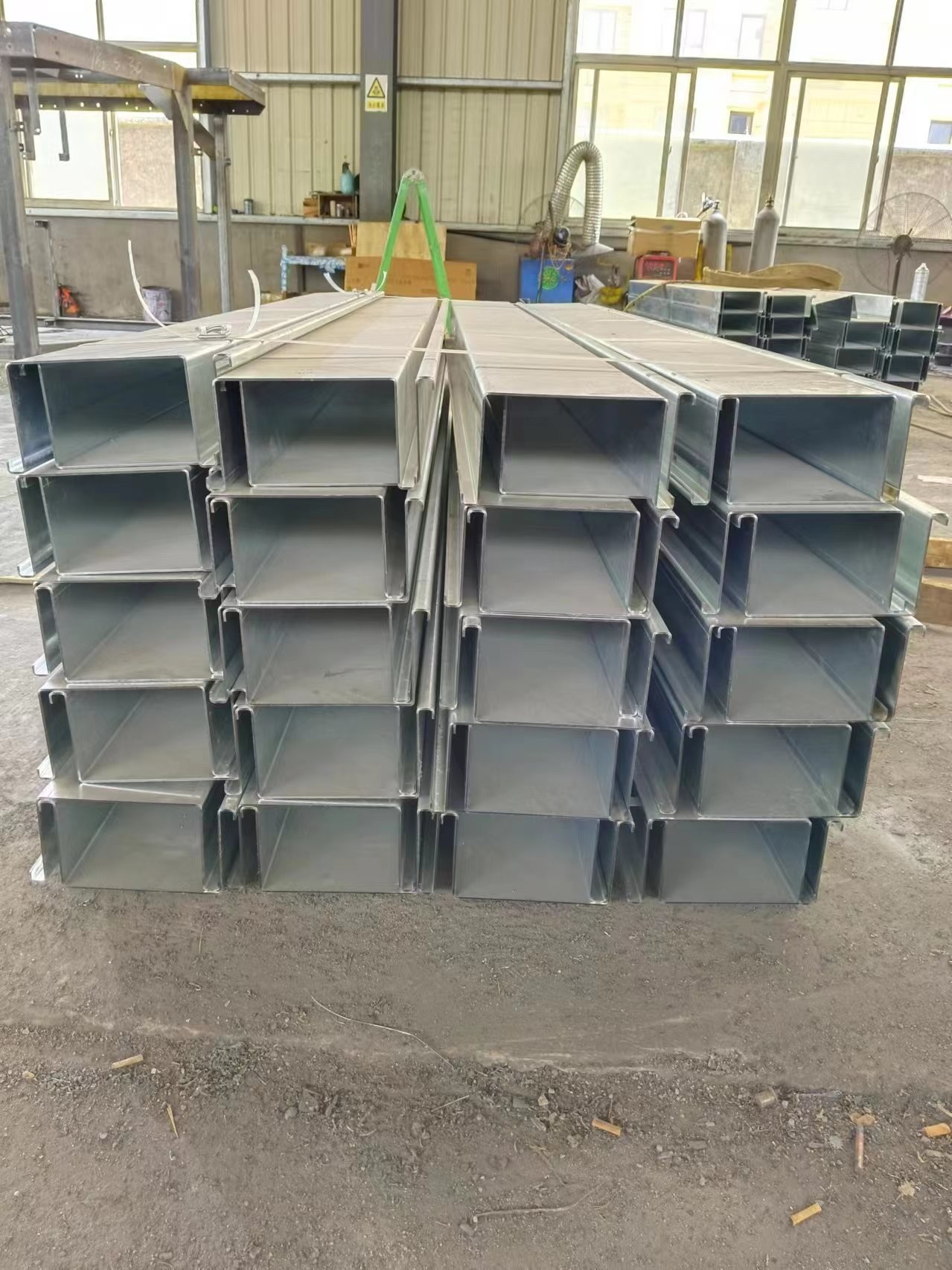 Durable Plastic Concrete Retaining Wall Sleeper Mould With Customizable Specifications