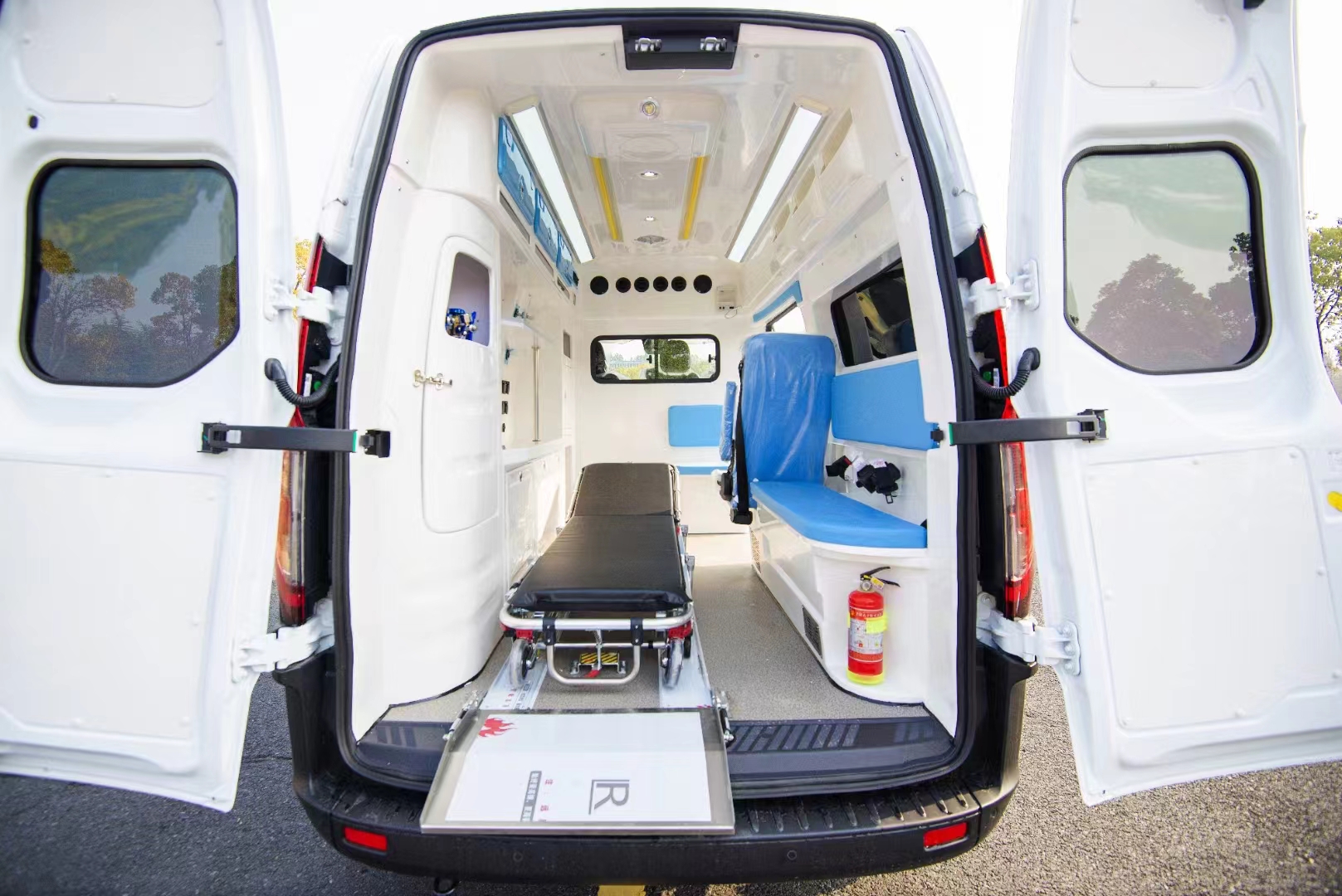 Ambulance Ambulance 2.2T Diesel Manual Transmission 6/7/8 Seats