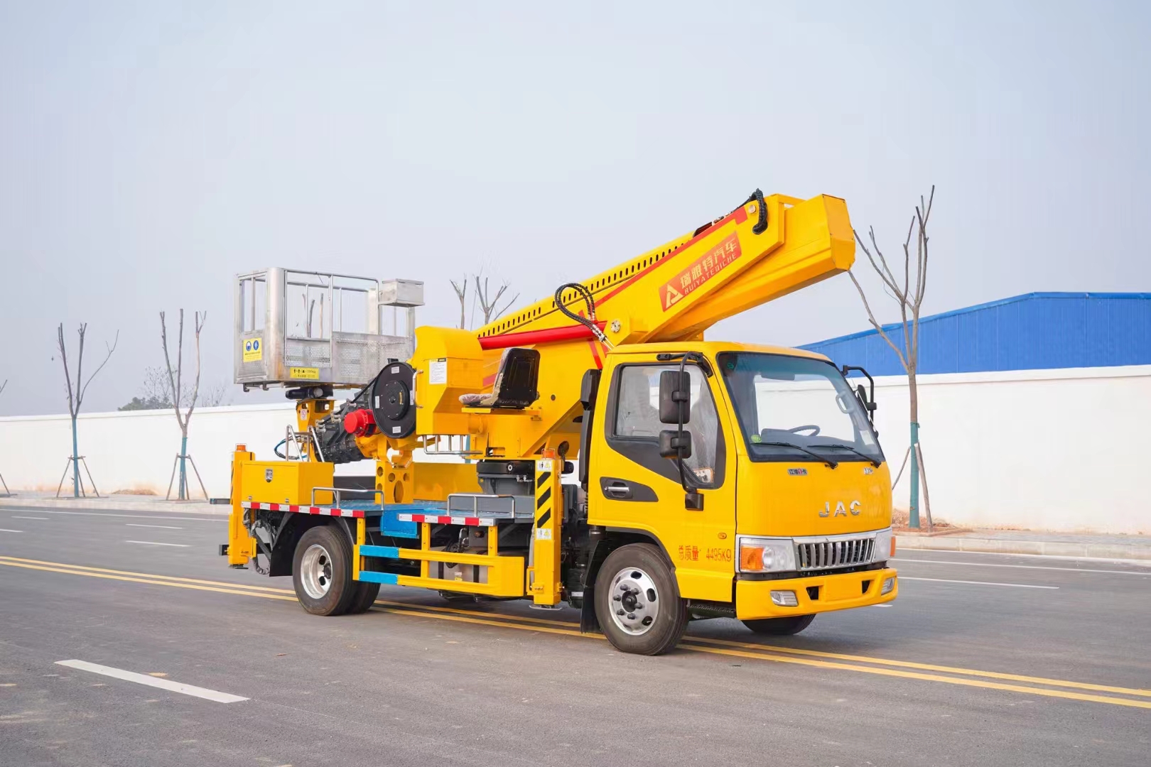 Newly Designed 30 Meter 4x2 High-altitude Operation Platform Crane Truck Gasoline Truck Skylift Cherry Picking Manual Elevator