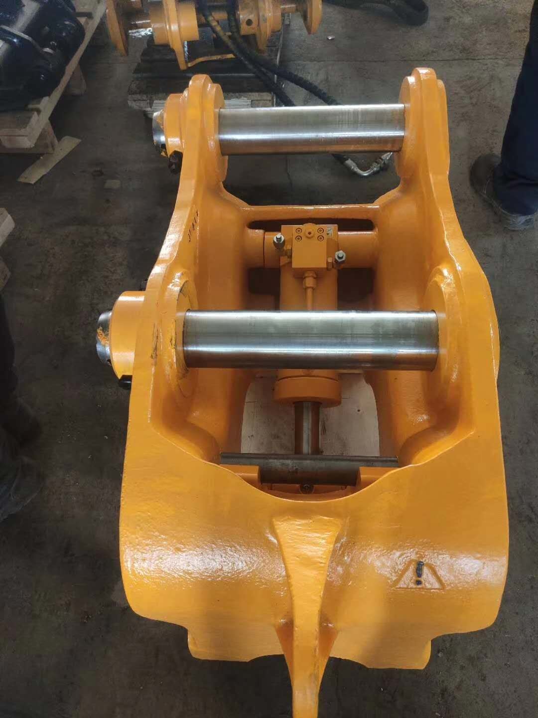 Universal Hydraulic Quick Hitch Excavator Attachment Solution for 1-60Ton Machines