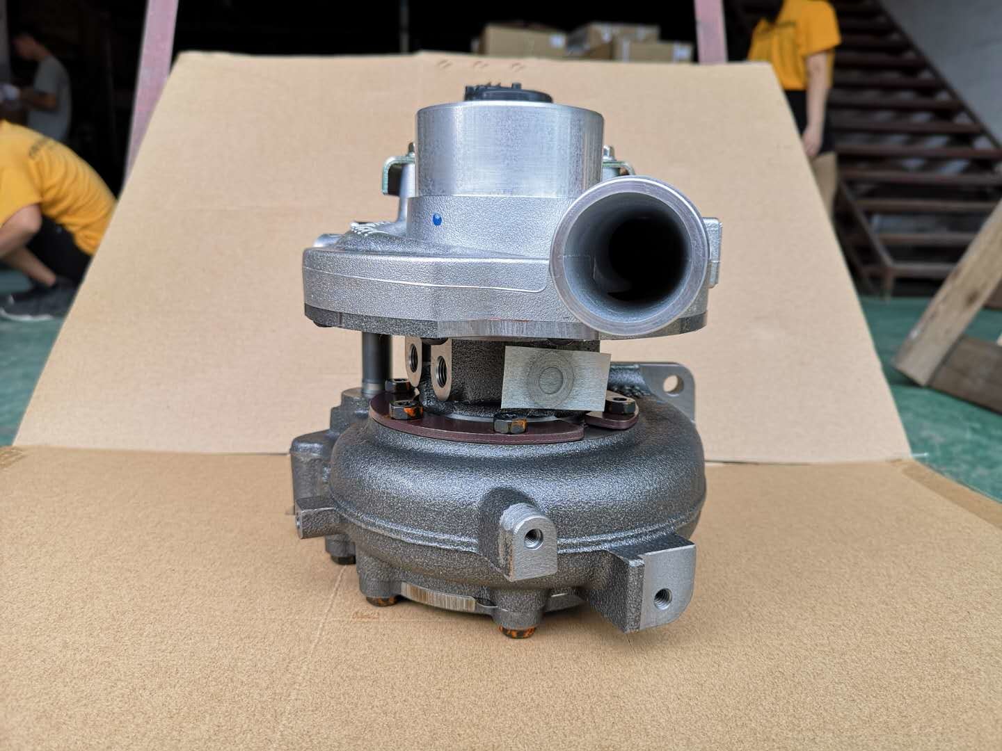 NPR NQR 4HK1 Turbocharger 8983520881 With Valve Sensor Isuzu Origin Turbo Increase Engine Power And Improve Fuel Economy