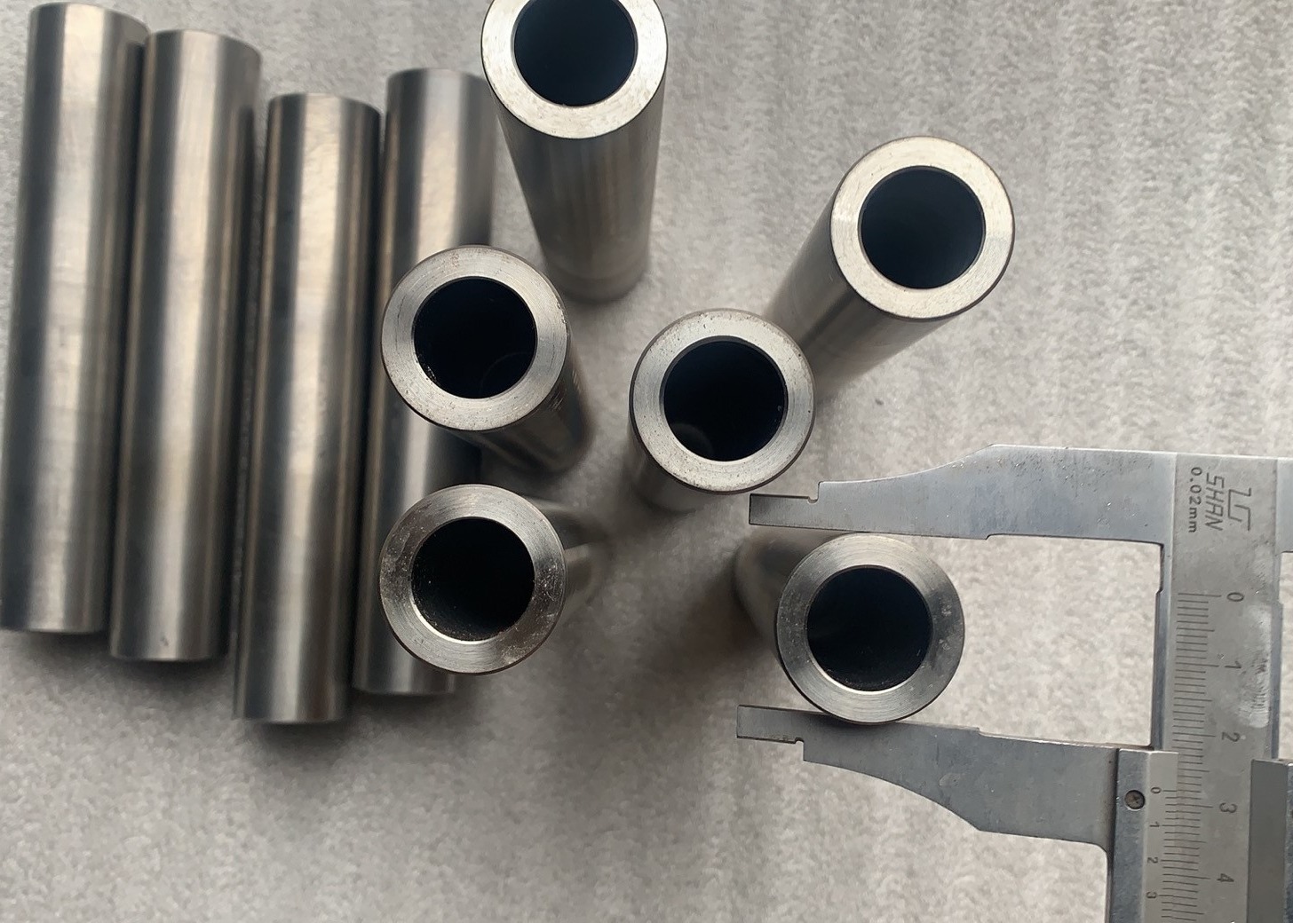 Zr705 Seamless Zirconium Pipe With Density 6.49g/Cm3