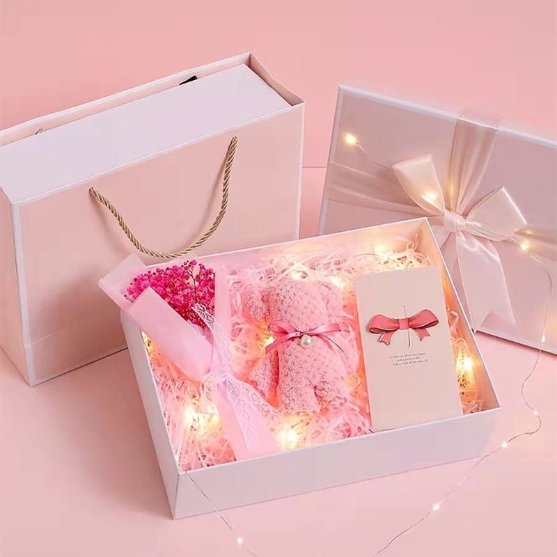 4C/UV/Lamination/Embossing/Stamping Surface Finish on Personalized Gift Box
