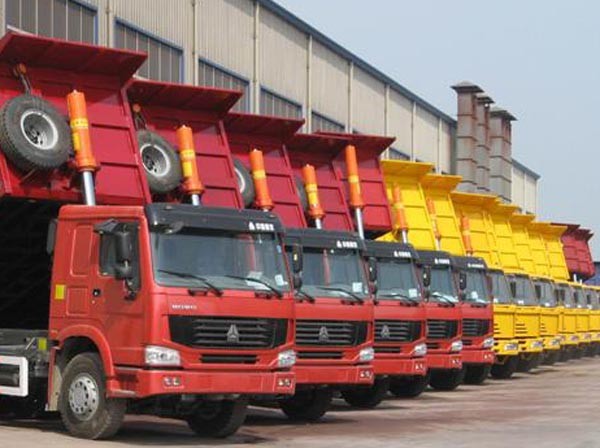 Heavy Duty dump Truck HOWO 6x4 tipper truck 20tons red color cabin overloading Capacity