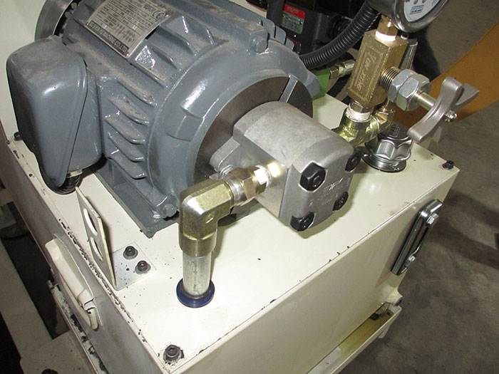 NC servo feeder