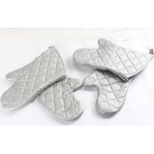  Long Customized Patterns Silver Oven Mitts Good Stain Resistant Function Manufactures