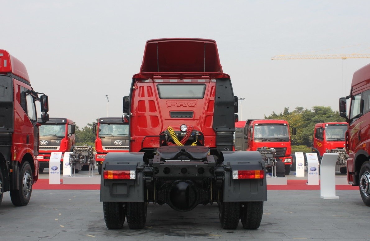 PLA J6M Heavy Truck 280 HP Tractor Trailer Truck 4X2