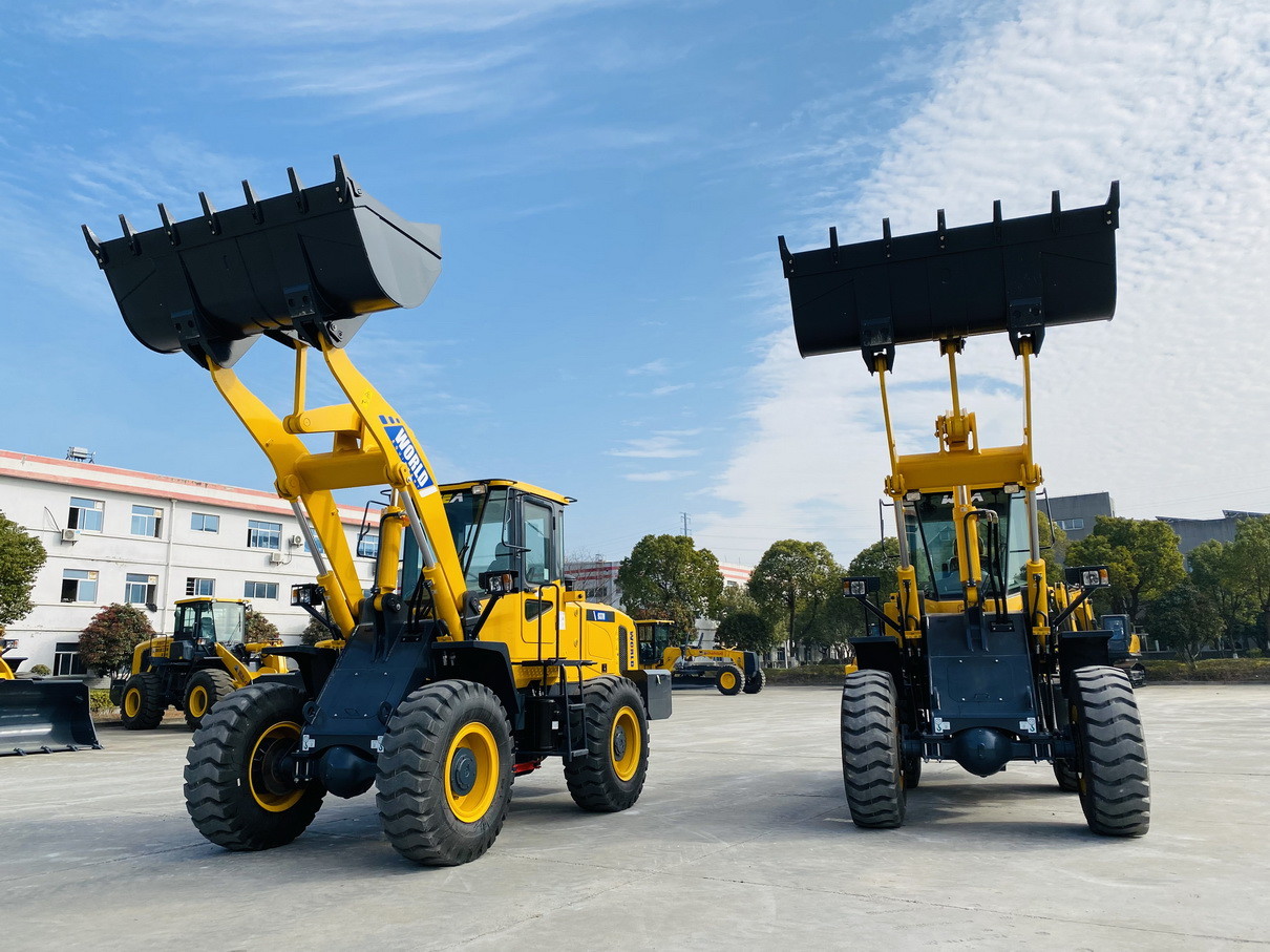 1.7-2.5m3 Bucket Capacity Front End Loading Machine With Max. Dumping Reach 1006mm
