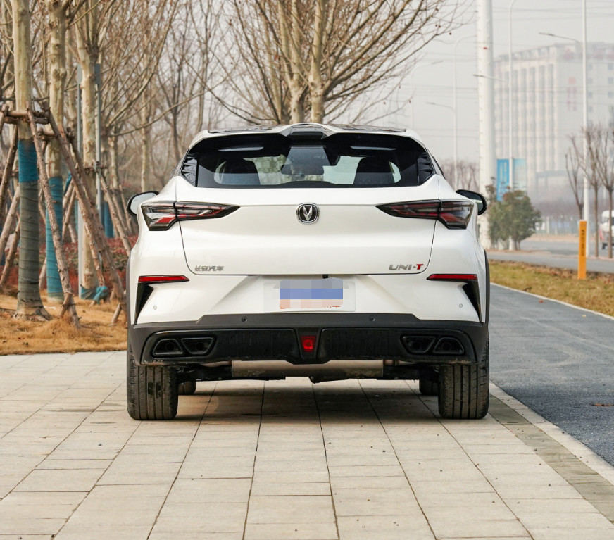 Changan UNI-T 2022 2.0T 233HP Noble Model 8AT 5 Seats SUV With 20" Wheel Hub