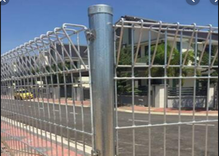 Hot - Dip Galvanized Roll Top BRC Mesh Fencing Welded Beautiful Structure