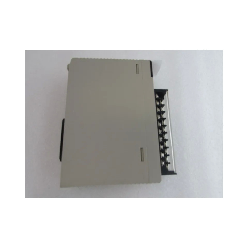  CJ1W-TC104 100% Brand Omron Programmable Logic Controller Relay Outputs Manufactures