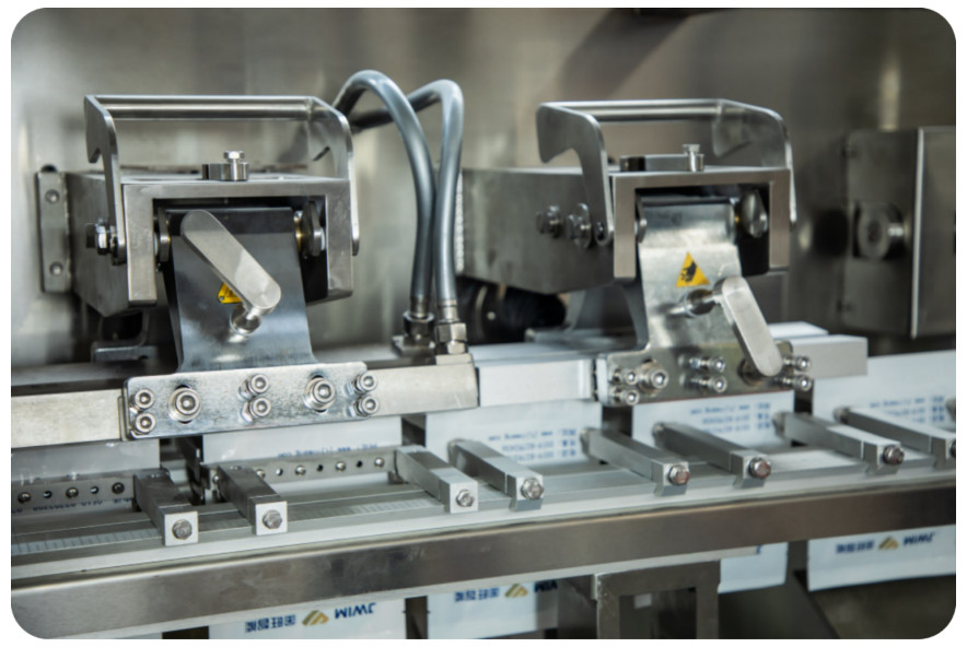 Agricultural Chemical DGD-320-2 Fully Automatic Horizontal Double-Feed Bagging Machine