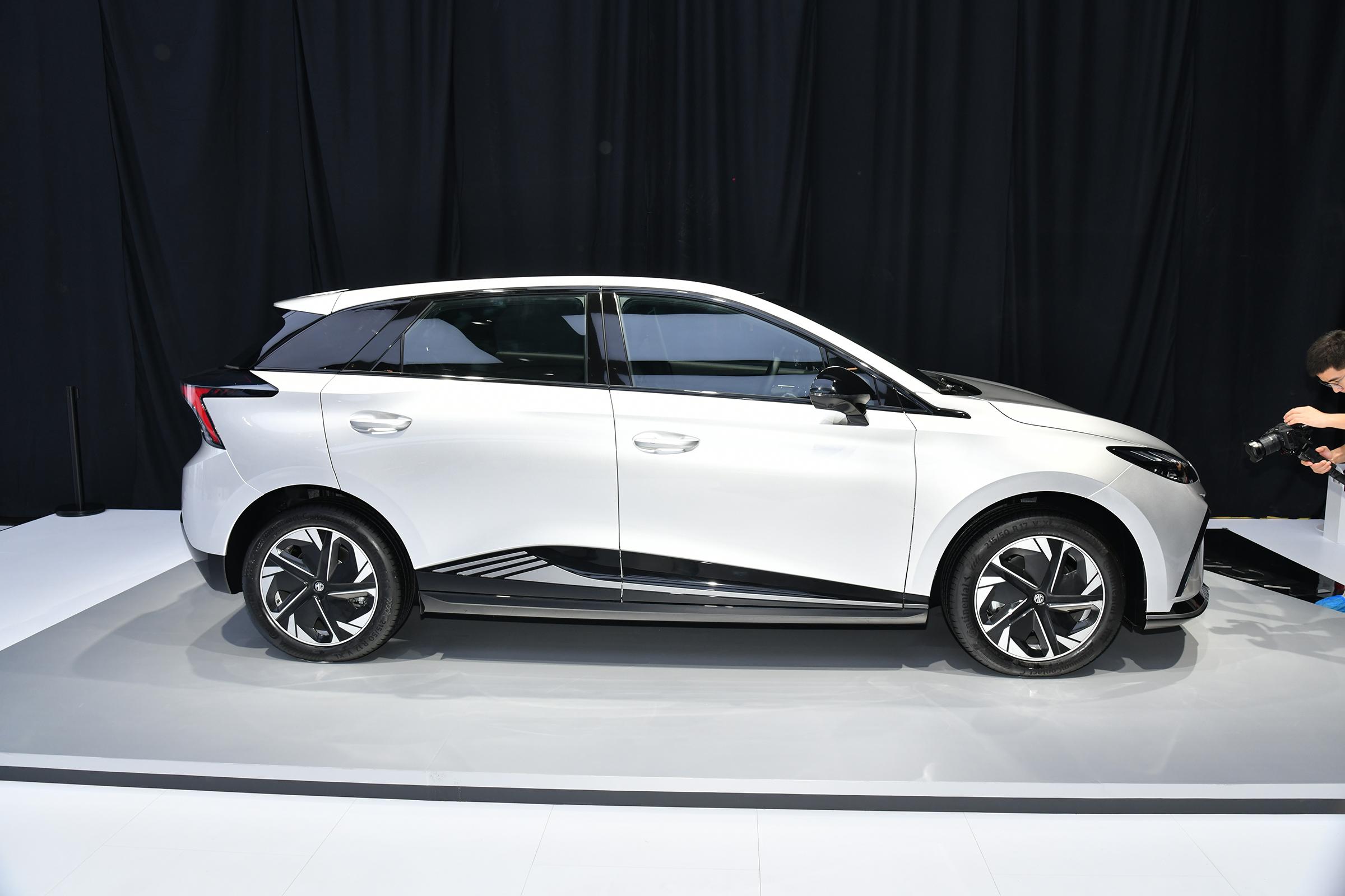2022 2023 Energy Electric Vehicle Saic MG MULAN 425km Deluxe Sport Car MG4 EV