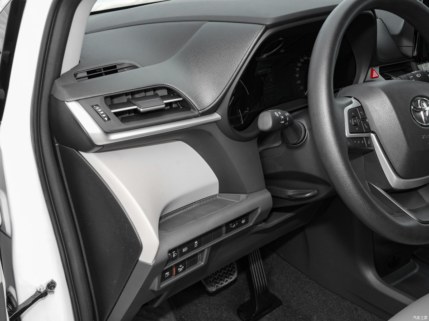 7 Seats 2024 Faw To-yota Gravia 2.5L Hybrid Edition Automatic Hybrid Electric Goods Vehicle Energy Cars Automatic Gear Box