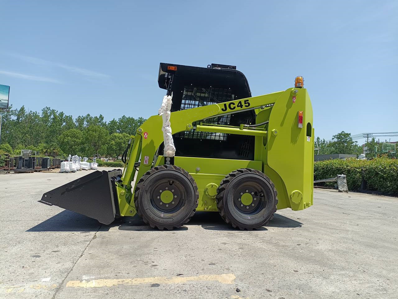 Mini Skid Steer Loader With Snow Bucket And V-blade For Snow Removal 2640x1720x2140mm