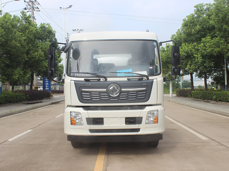 Dongfeng 12.5 Cubic Meter Chemical Tanker Truck SCS5181GPGDFH6 Liquid Transport Vehicle