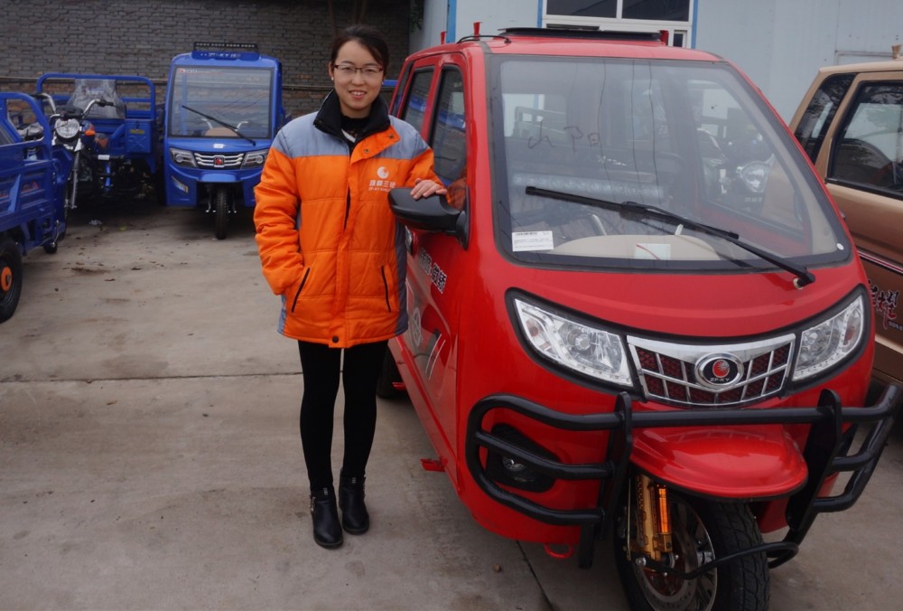 China 300cc BestSale HeavyLoadingDeliveryCargoPetrolTypeThreeWheelMotorbikeBenzinTruckTrailersCargoTricycleMotorcycle