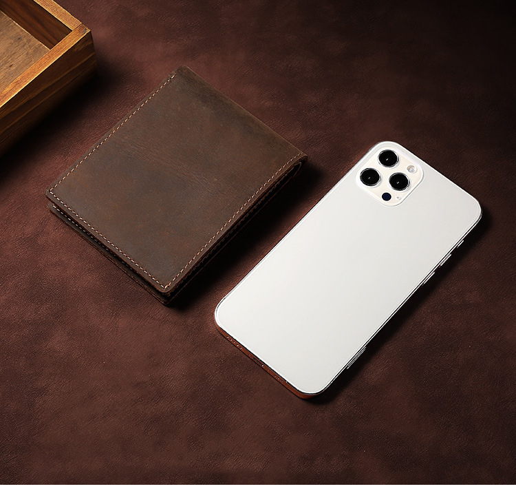 Slim Bifold Men's Wallet made of Genuine Leather with RFID Blocking and Nylon Lining