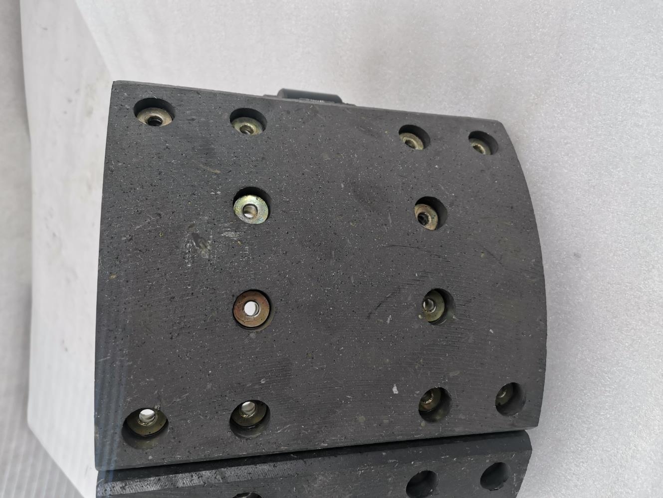 Sinotruk HOWO T5G MCP16 Axle Brake Shoe with Roller Assembly and Performance