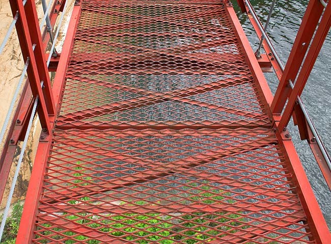 Expanded Metal Walkway – Rigid , Anti Skid and Safe For Construction Projects