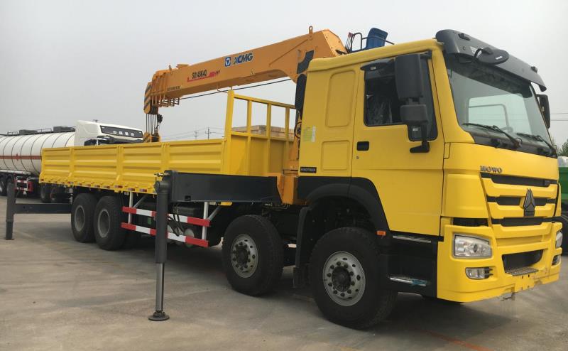 truck with crane.pic