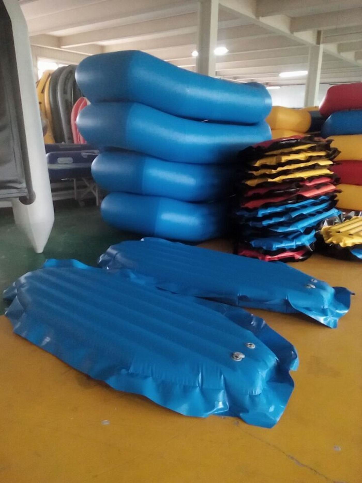 Blue Inflatable River Raft PVC Reinforced Bottom 4 Person Inflatable Raft