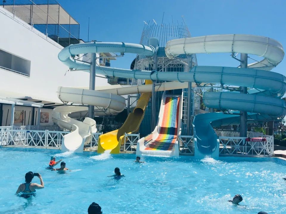 ODM Water Park Sports Games Equipment Swimming Pool Fiberglass Slide