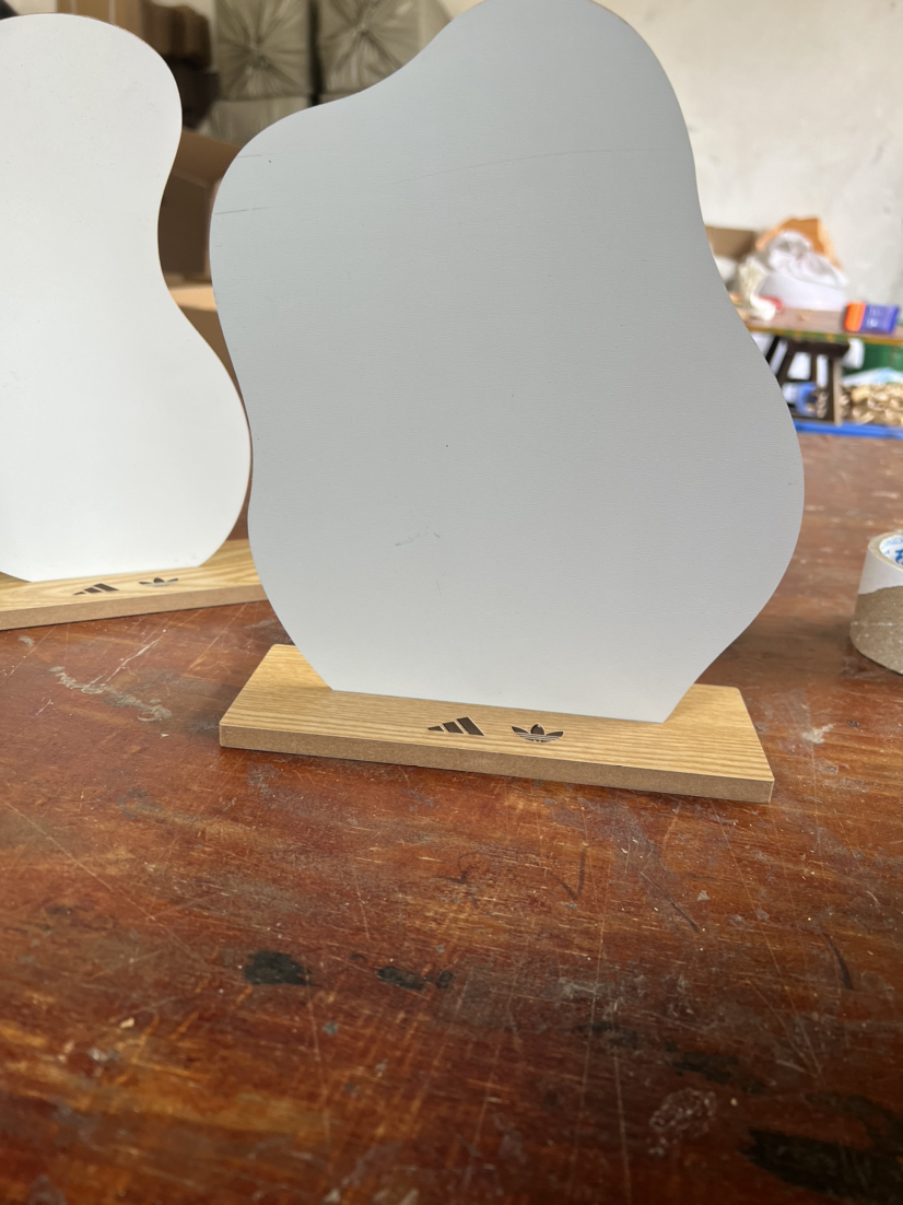 Curvy Portable Lighted Makeup Mirror Wood Stand For Vanity
