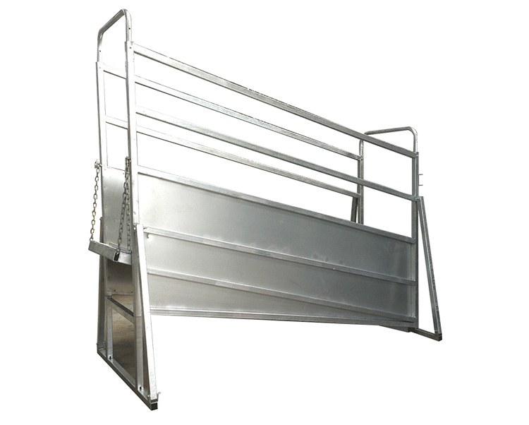 1.8M X 2.1M Cattle yard panels hot dipped galvanized 14 microns silver painted