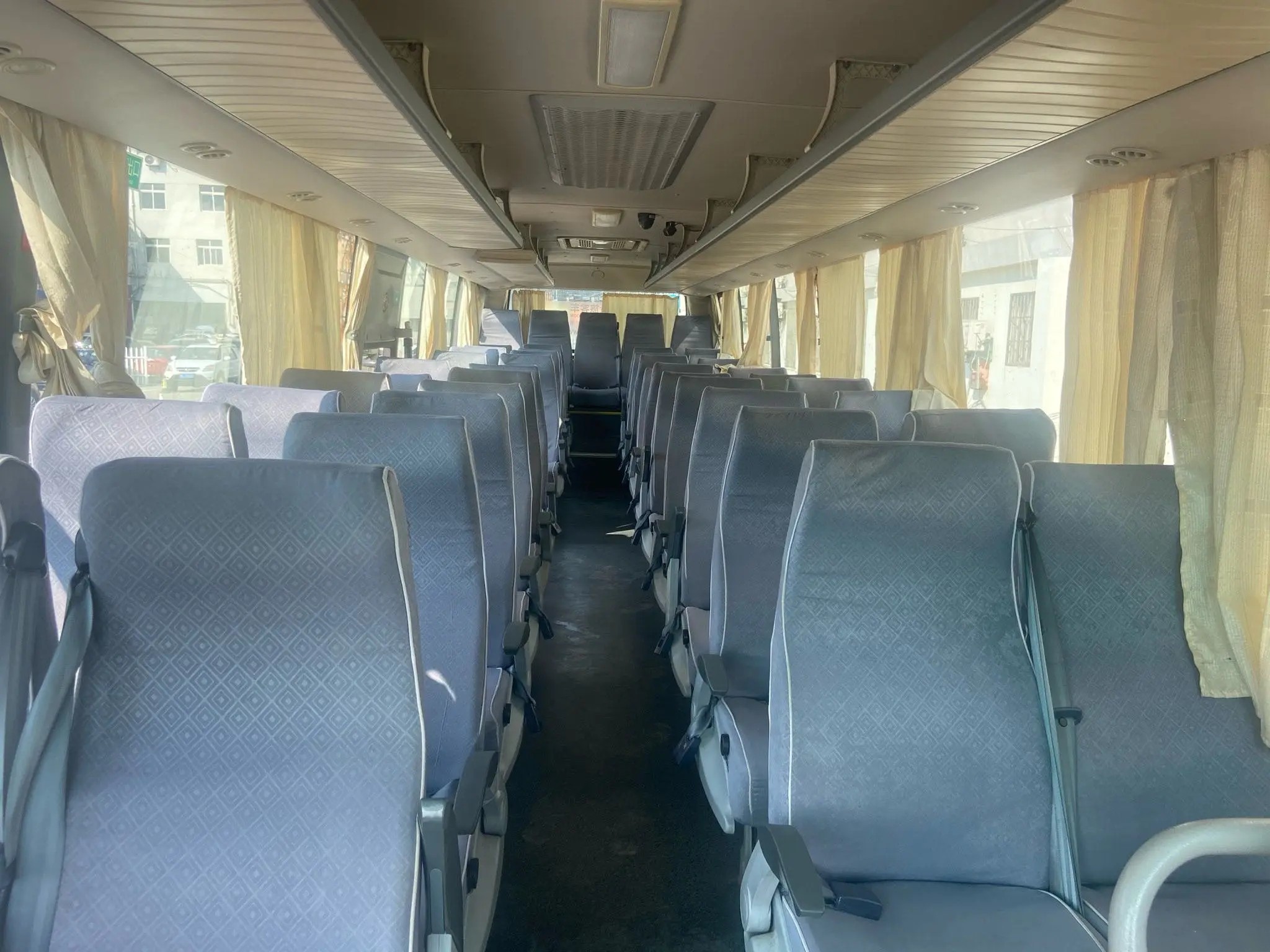 Used Coach Bus Middle Door Sealing Window Yuchai Engine 46 Seats 2018 Year 2nd Hand Golden Dragon XML6102